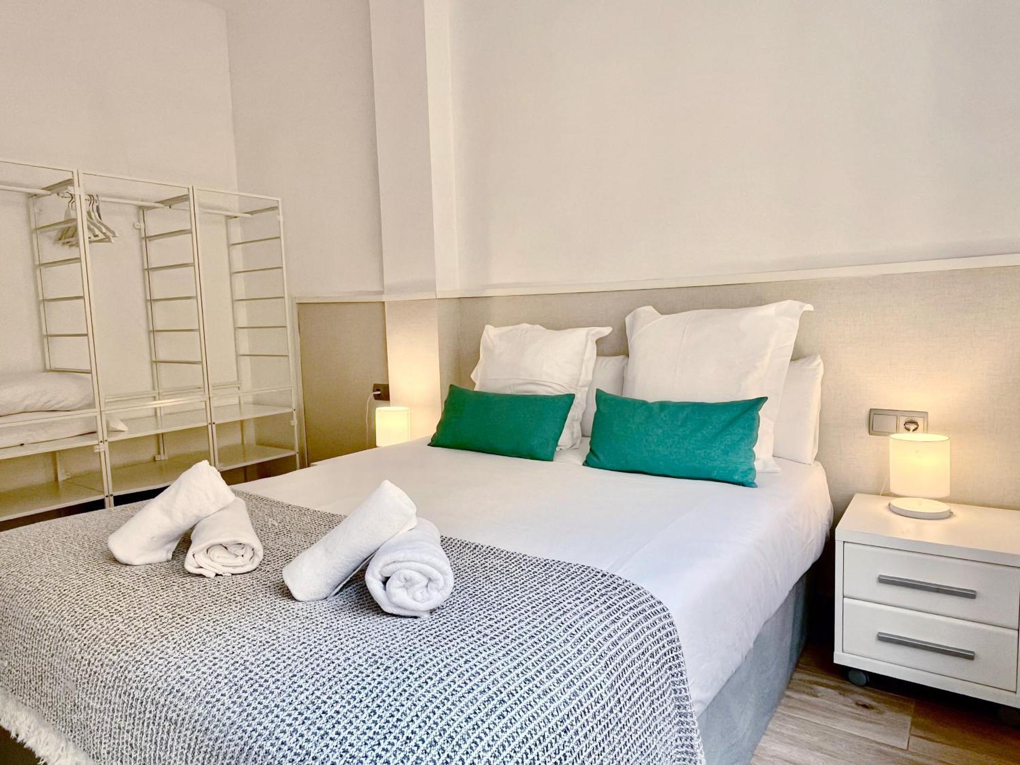 Feelathome Mozart Apartments Барселона Екстер'єр фото