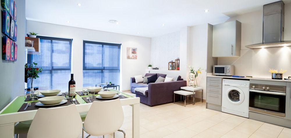 Feelathome Mozart Apartments Барселона Екстер'єр фото