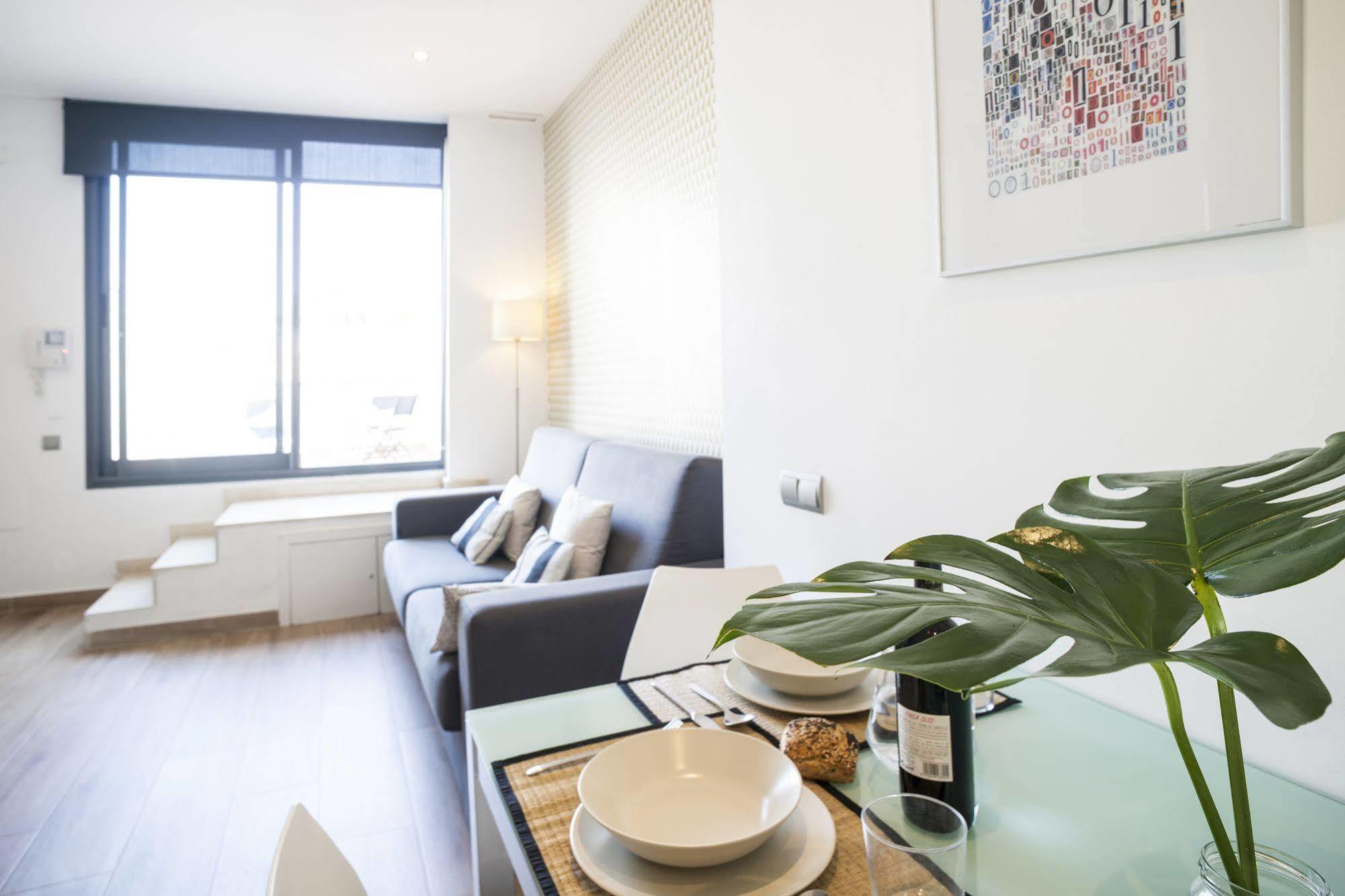 Feelathome Mozart Apartments Барселона Екстер'єр фото