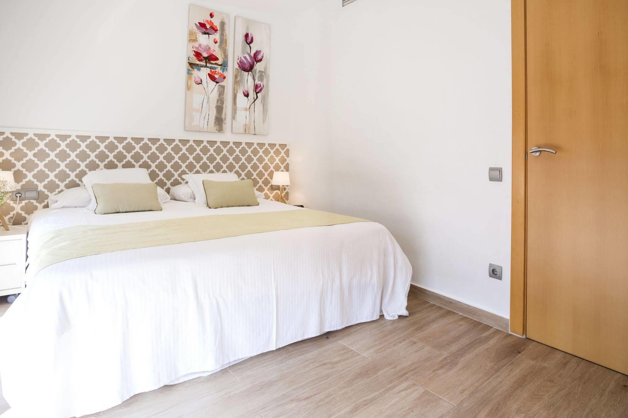 Feelathome Mozart Apartments Барселона Екстер'єр фото