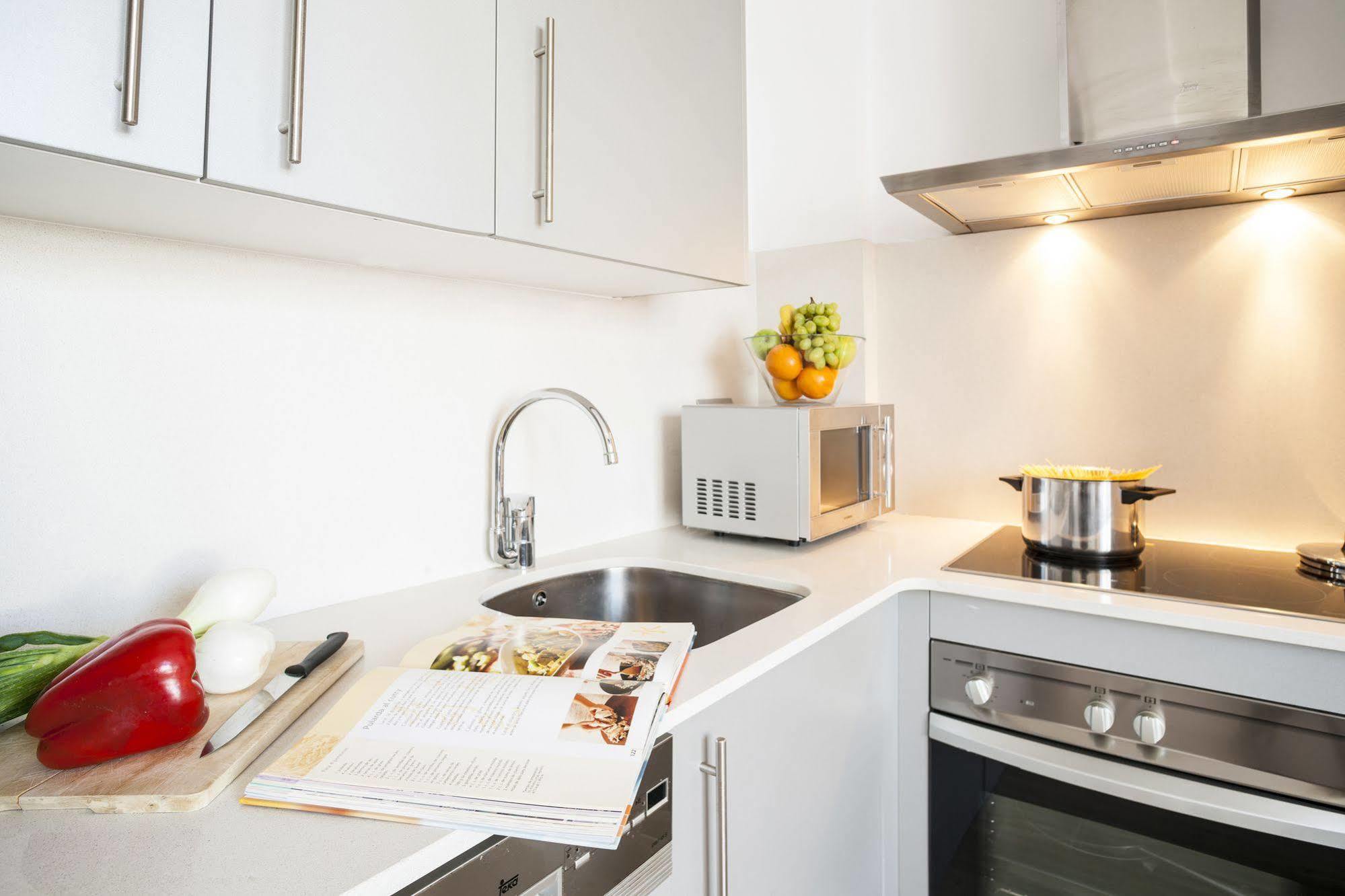 Feelathome Mozart Apartments Барселона Екстер'єр фото