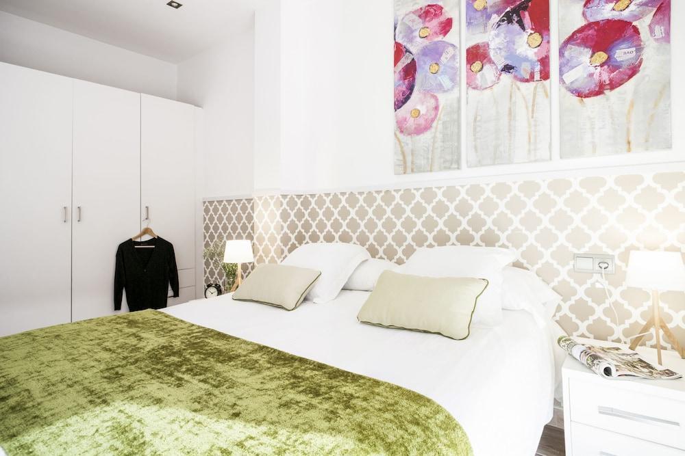 Feelathome Mozart Apartments Барселона Екстер'єр фото